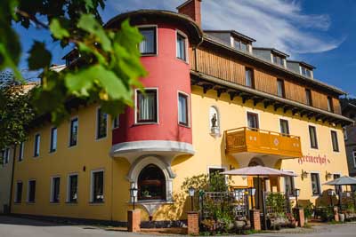 Frontansicht vom 3-Sterne-Hotel Freinerhof in Frein an der Mürz - Gemeinde Neuberg