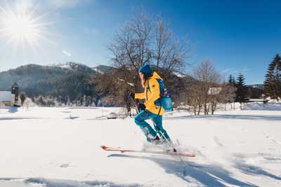 Skitourengeher vorm Freinerhof